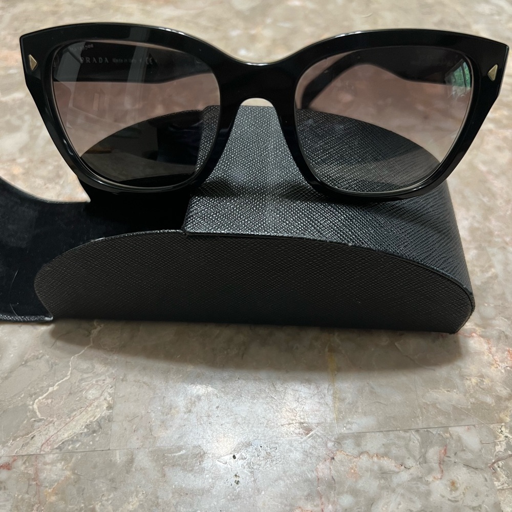 Prada sunglasses - like new
